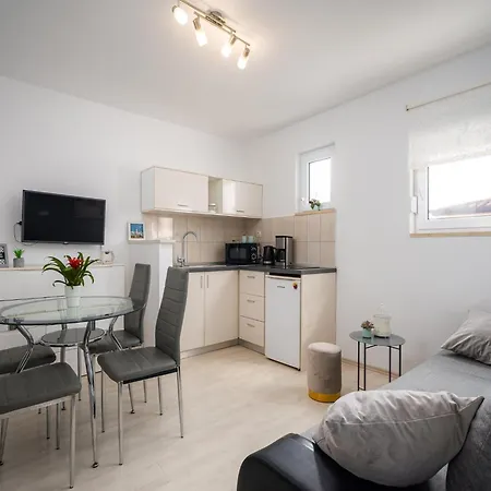 Apartment Beautiful With Parking Space