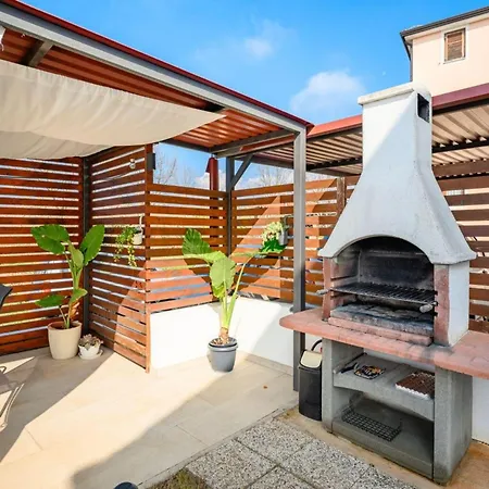 Beautiful With Parking Space Apartment Porec